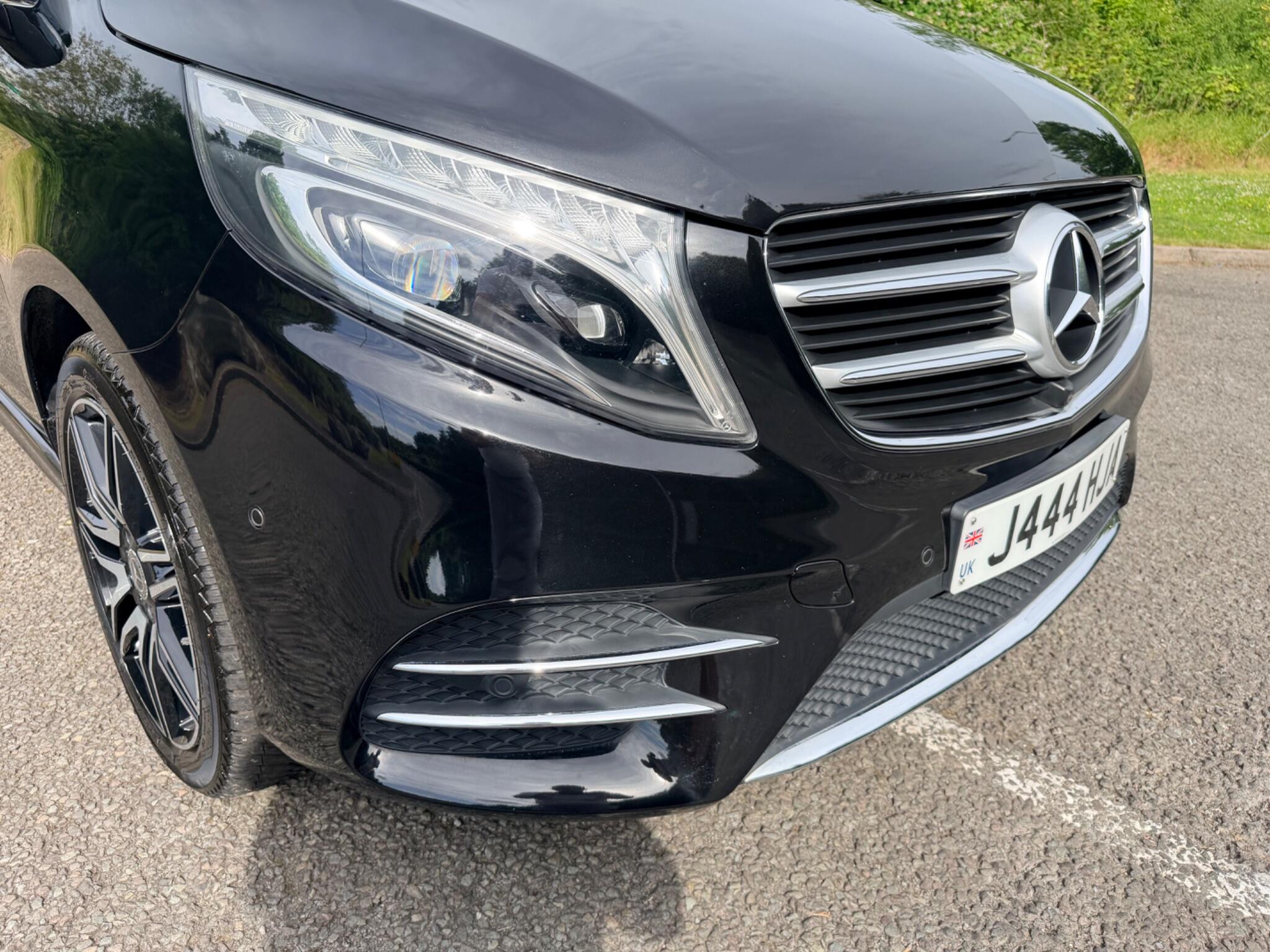 Mercedes-Benz V-Class view 47