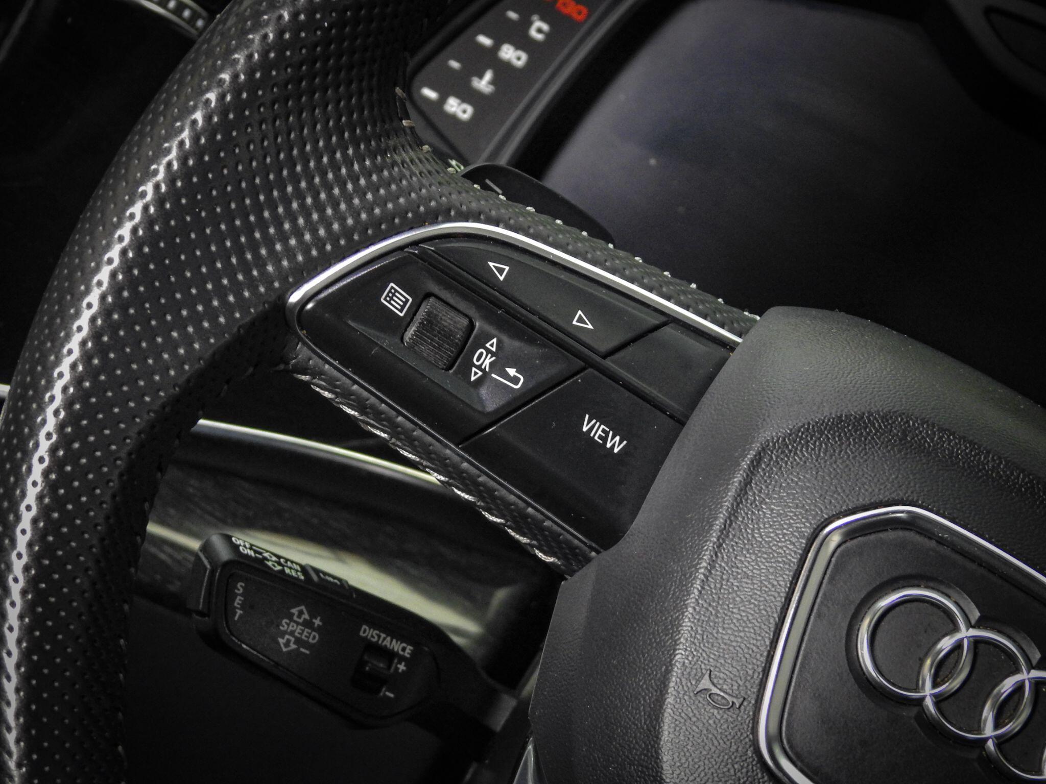 Audi SQ7 view 25