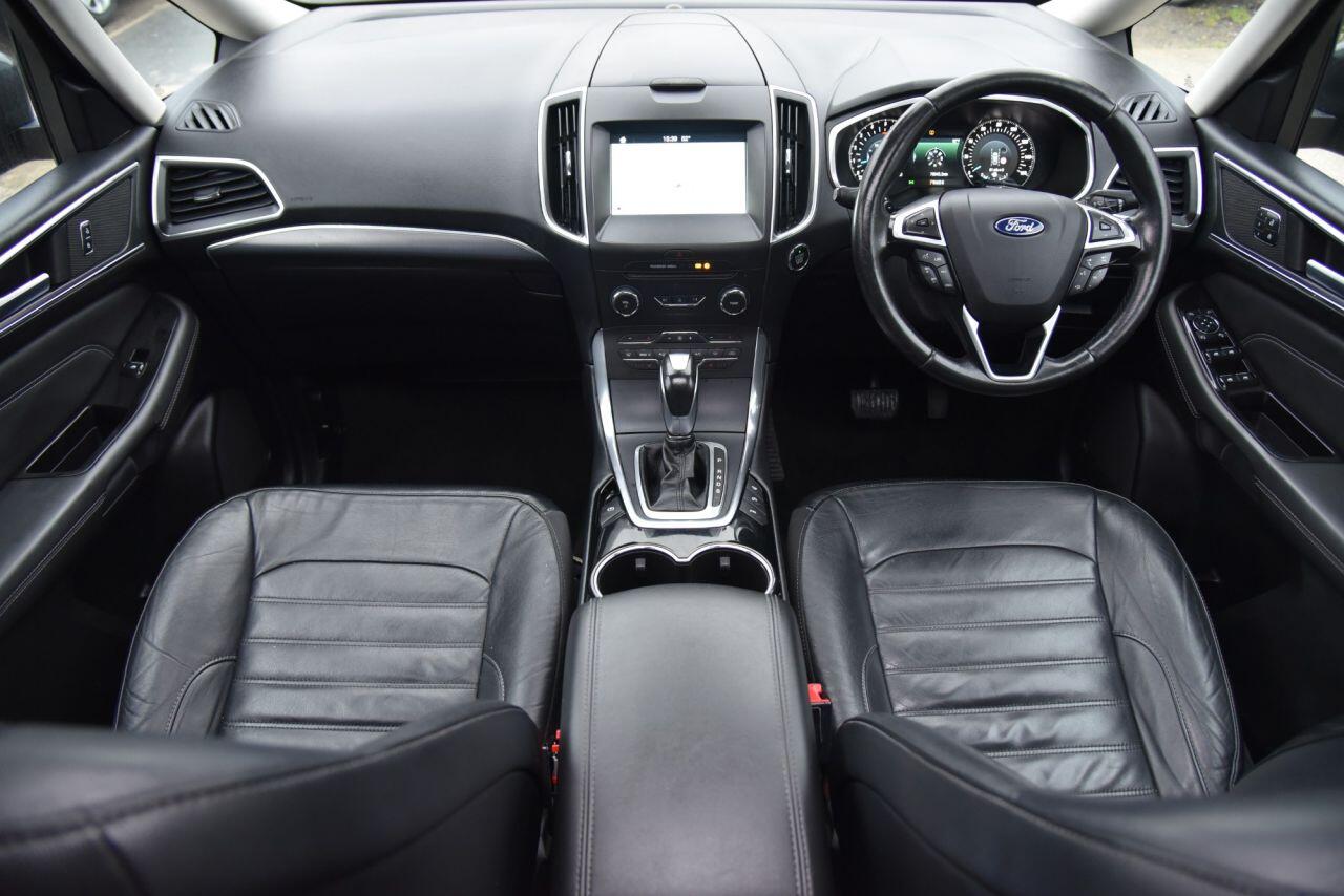 Ford Galaxy view 32