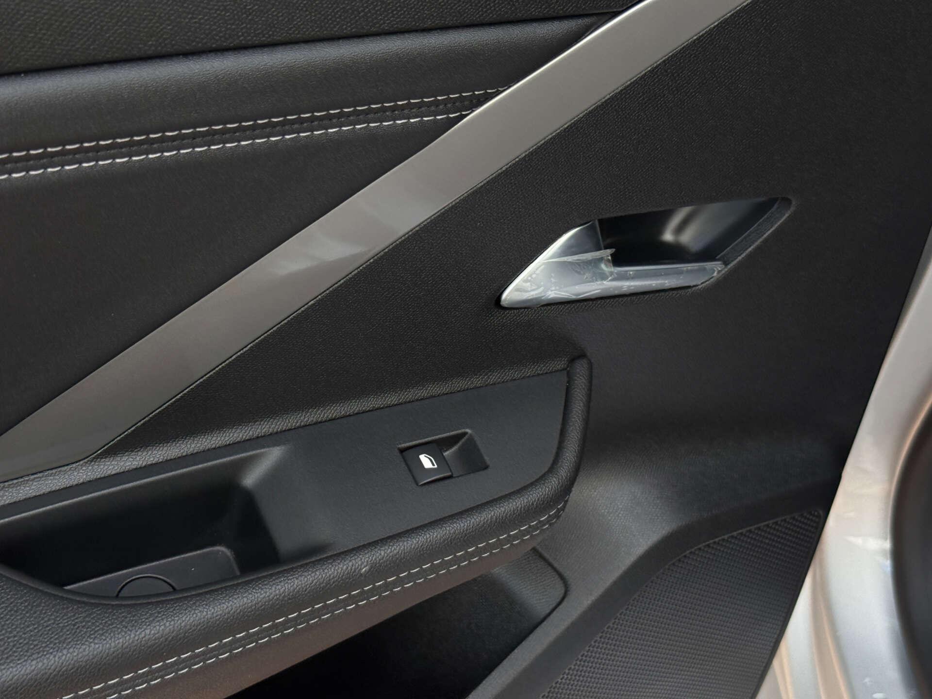 Vauxhall Astra Electric view 35