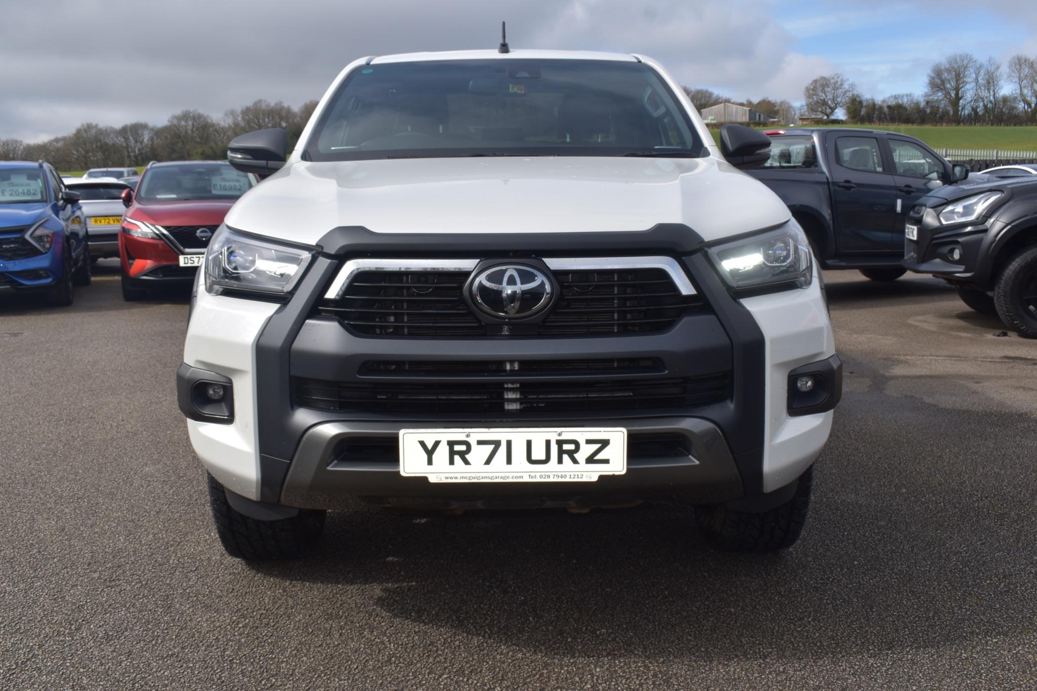 Hilux - 2.8 D-4D Invincible X 4WD Euro 6 (s/s) 4dr - Image 11