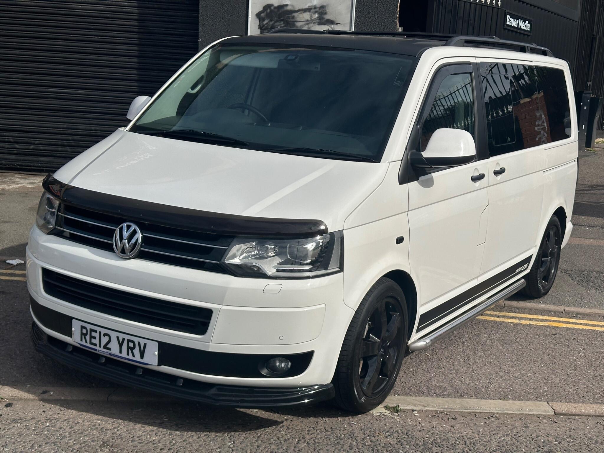 Volkswagen Caravelle view 4
