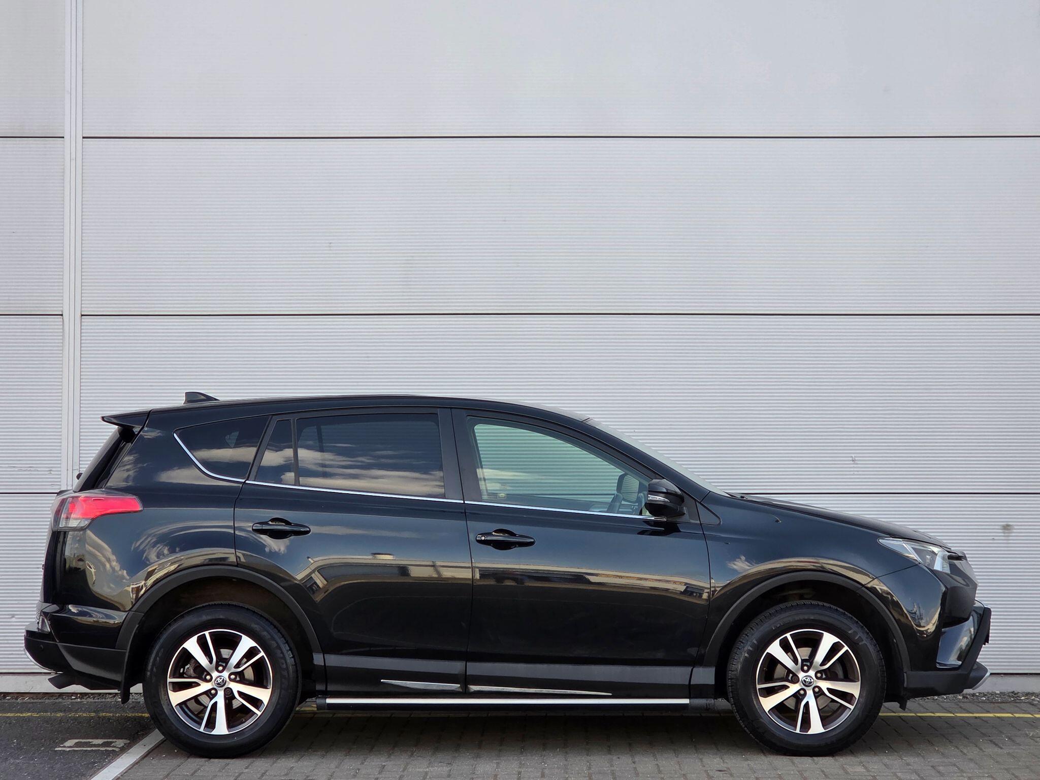 Toyota Rav4 view 8