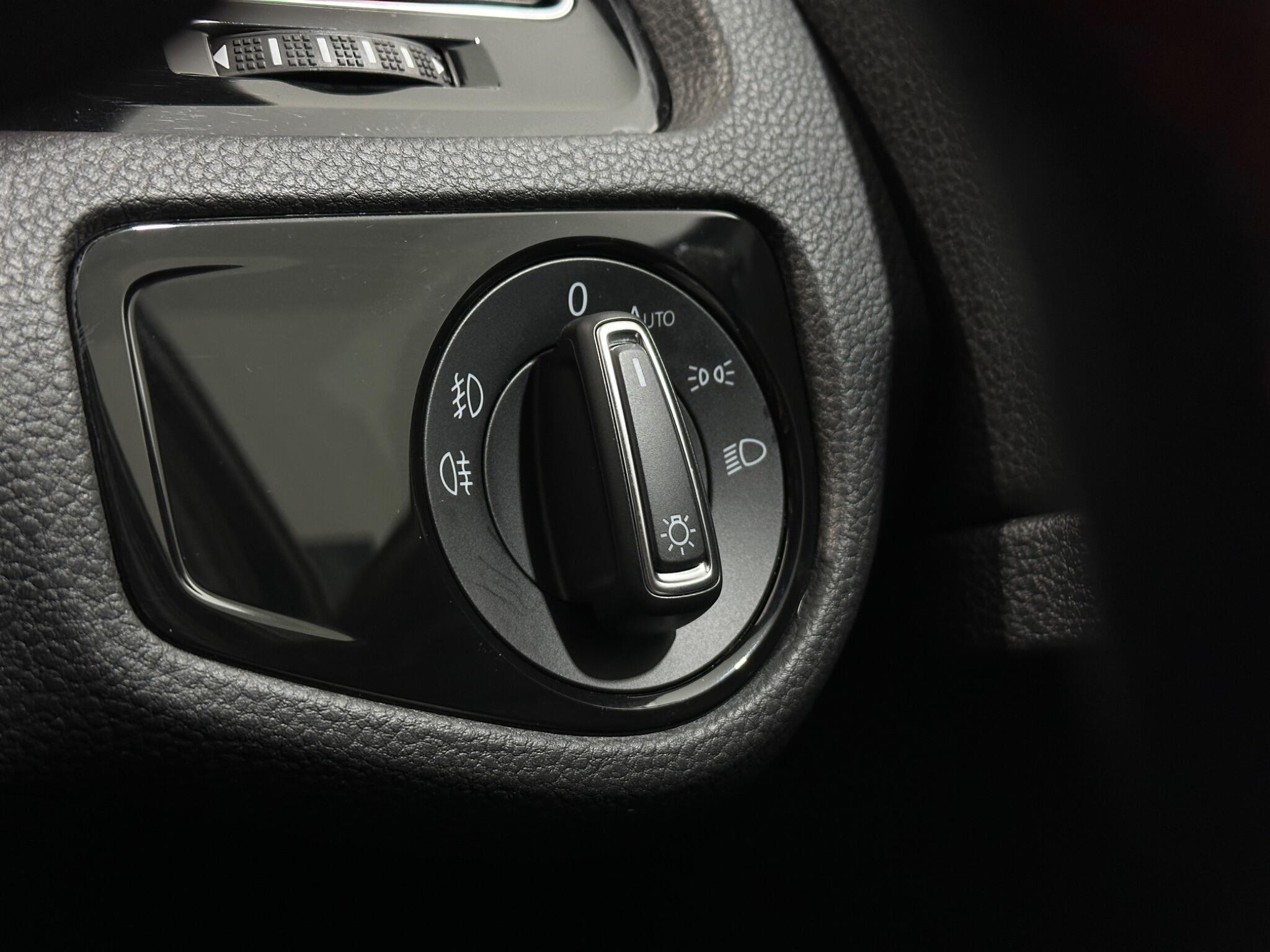 Volkswagen Golf view 18