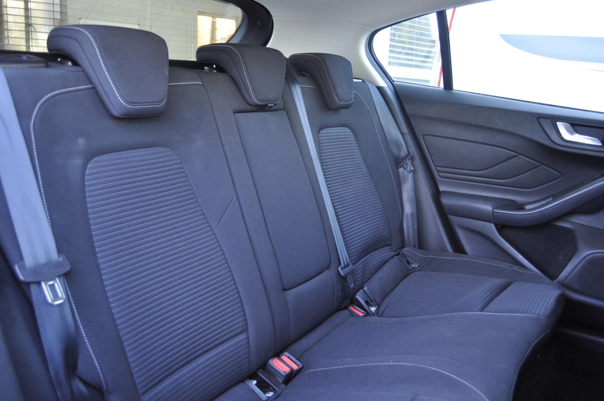 Ford Focus view 11