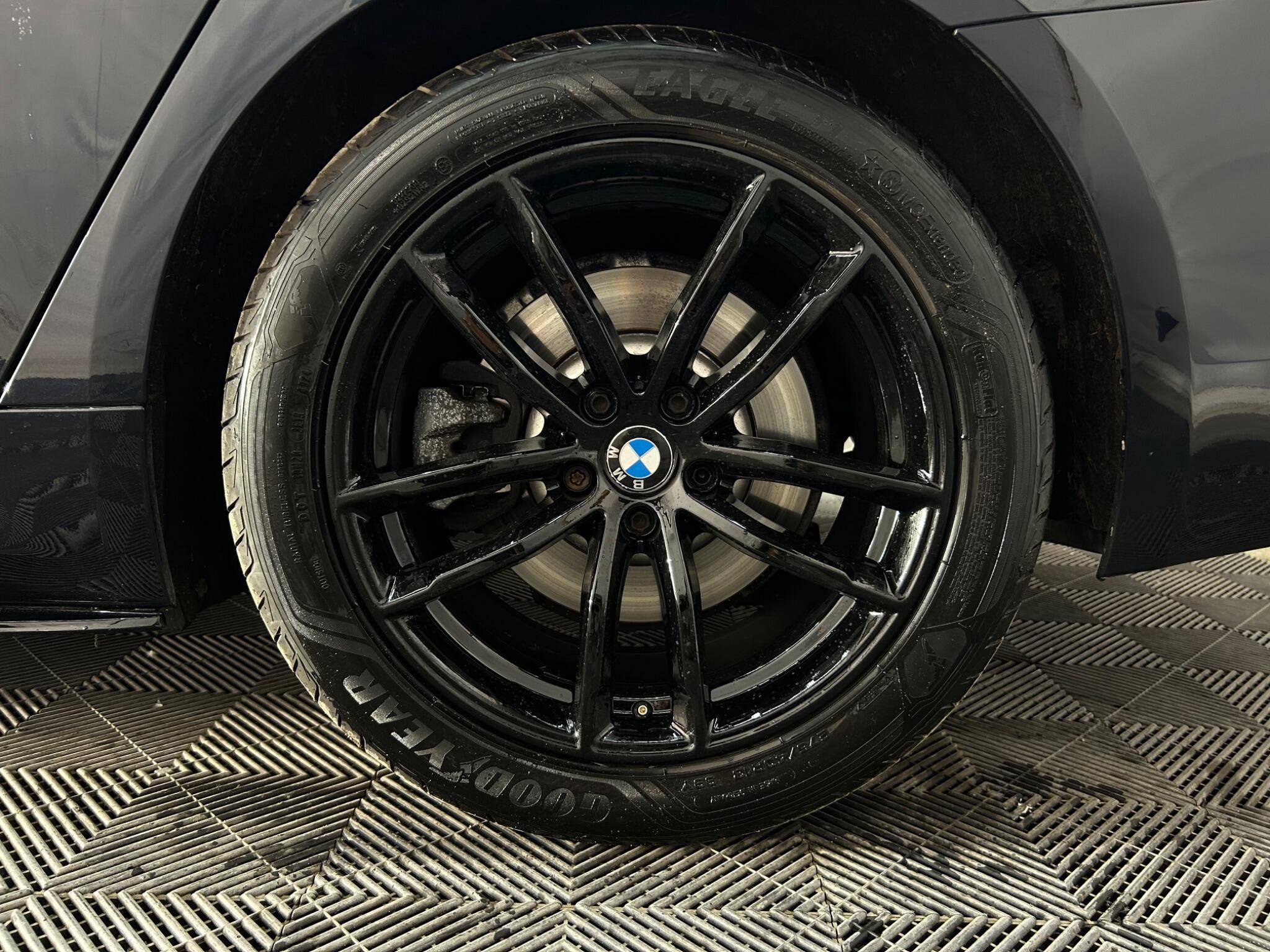 BMW 5 Series view 37