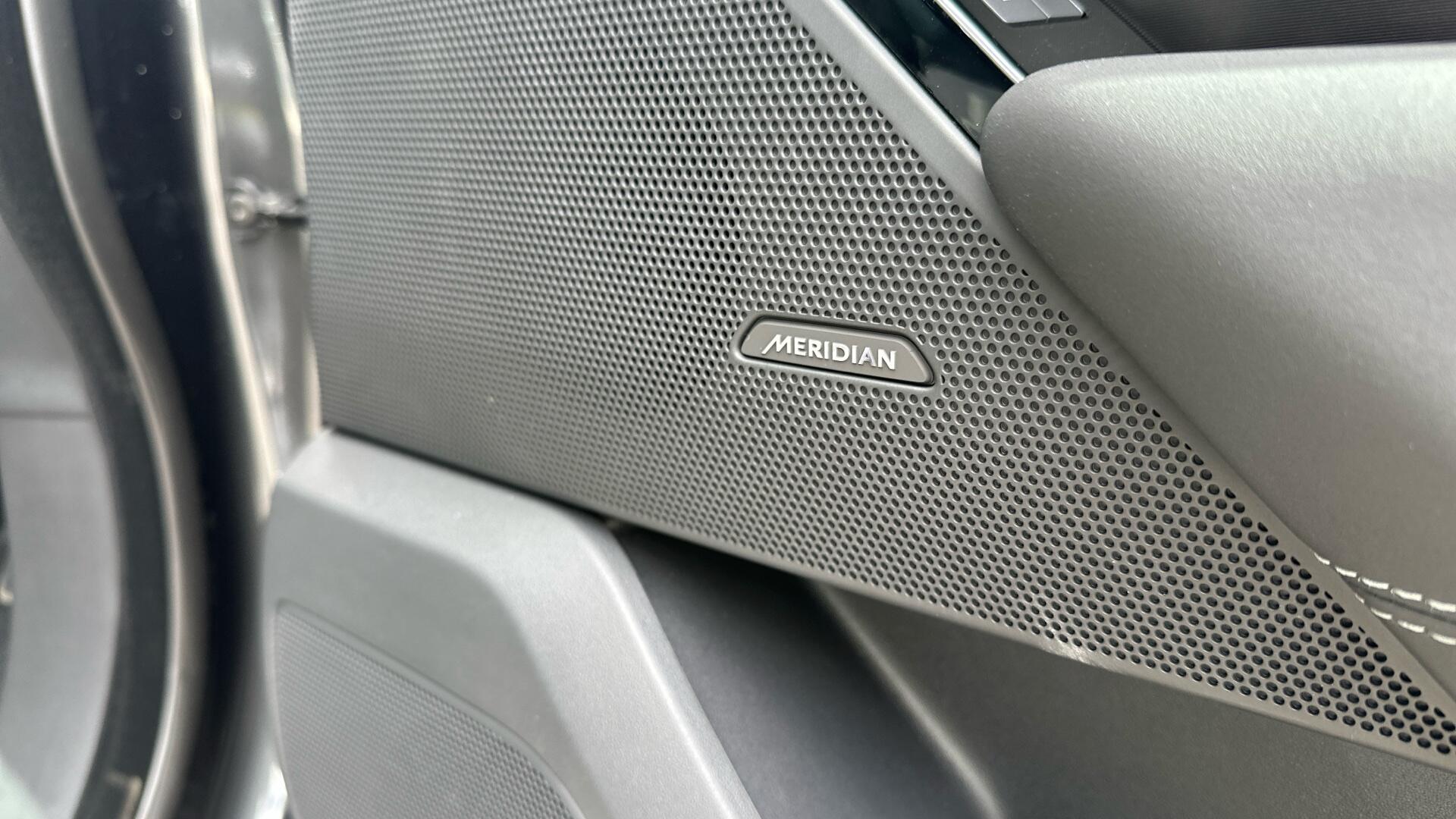 Land Rover Range Rover Velar view 45