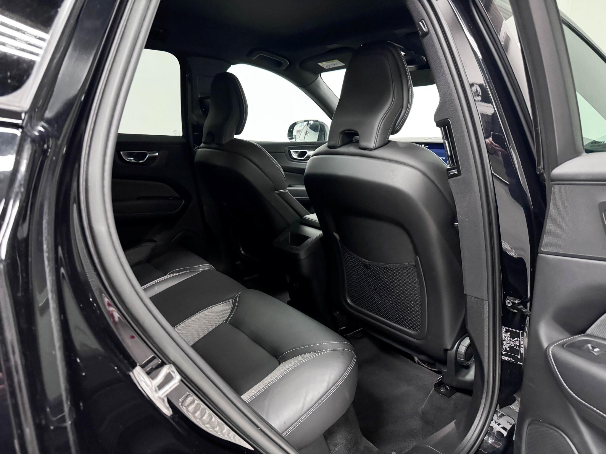 Volvo XC60 view 11