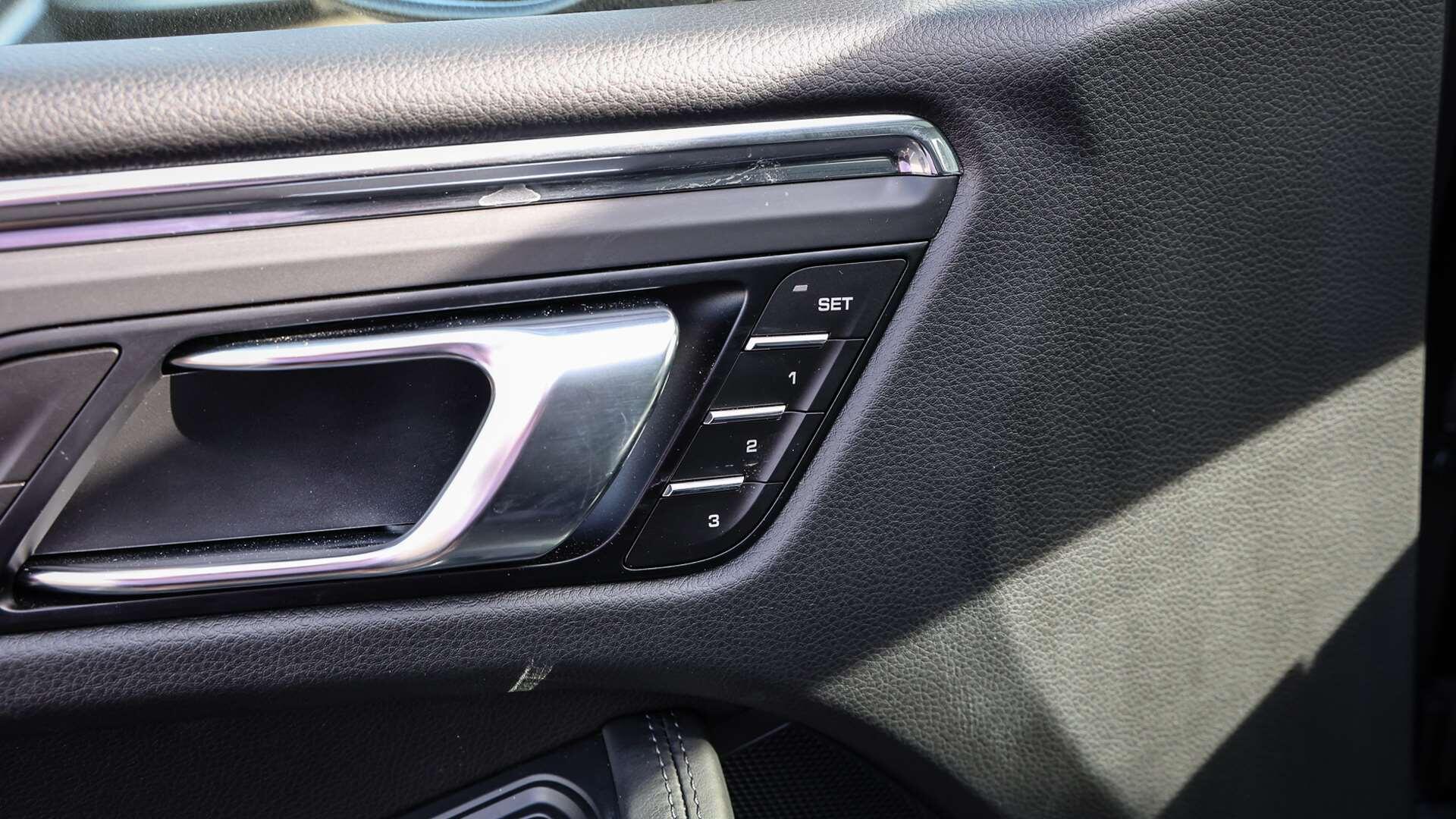 Porsche Macan view 27