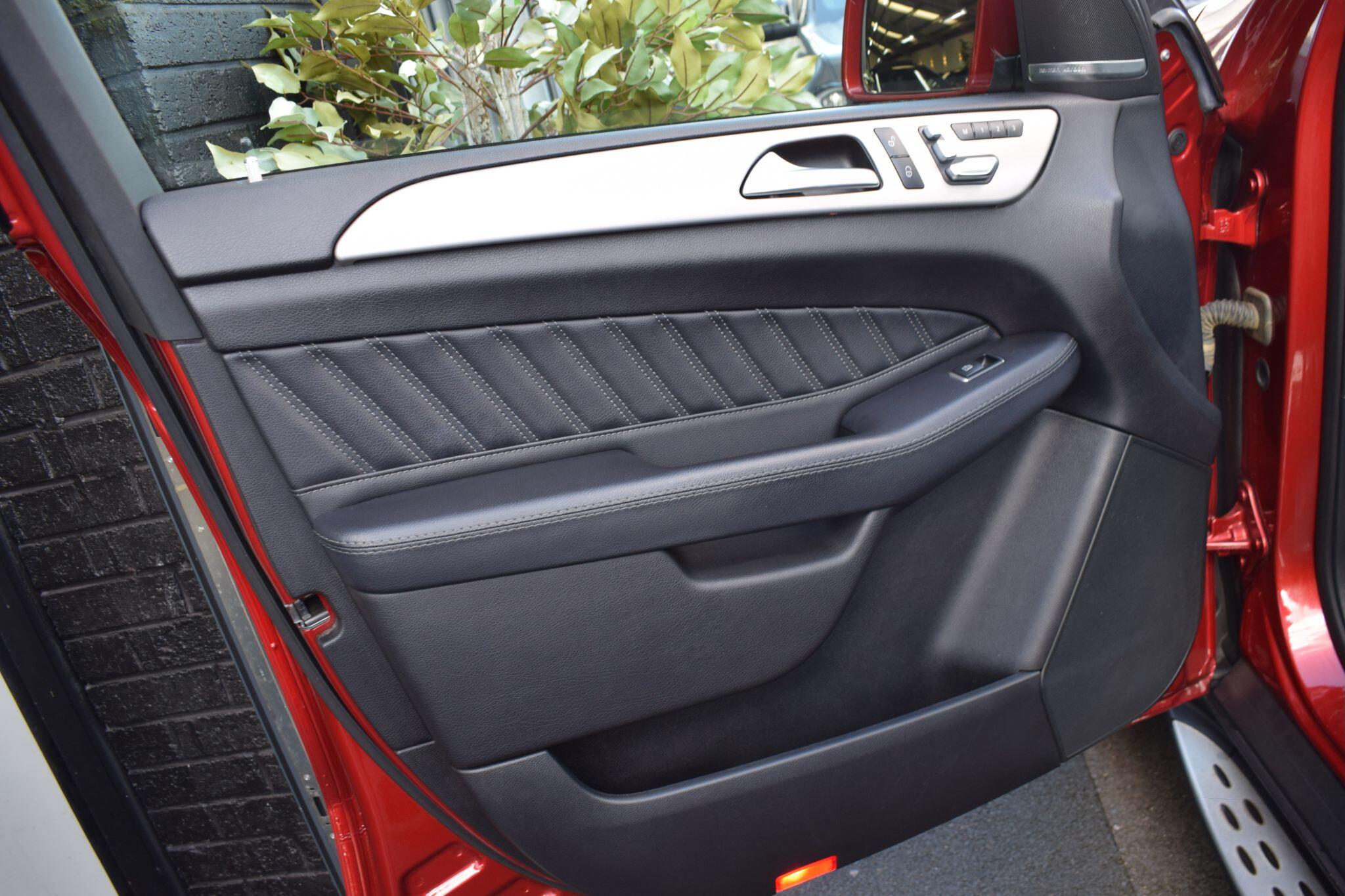 Mercedes-Benz GLE view 16