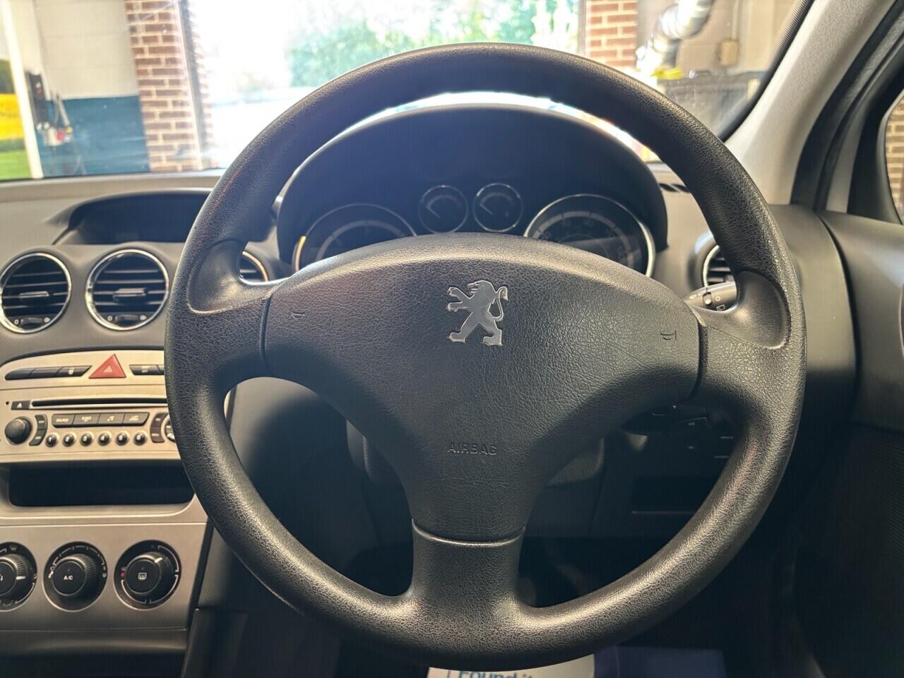 Peugeot 308 view 17