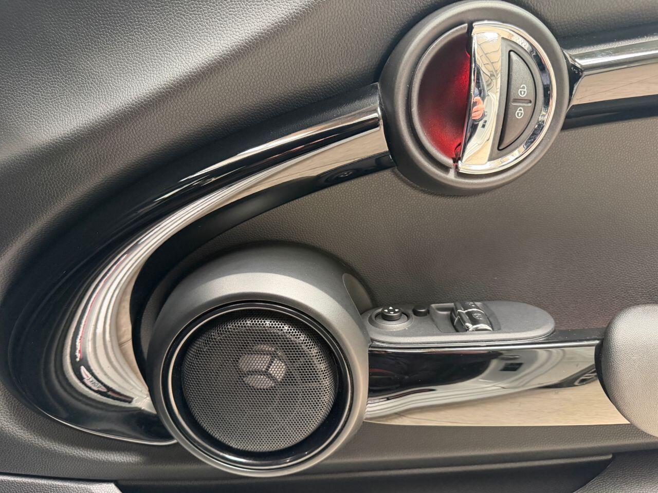 Mini Cooper view 31
