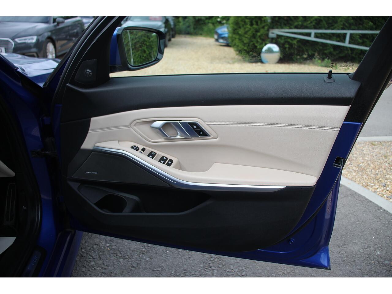 BMW 3 Series view 30