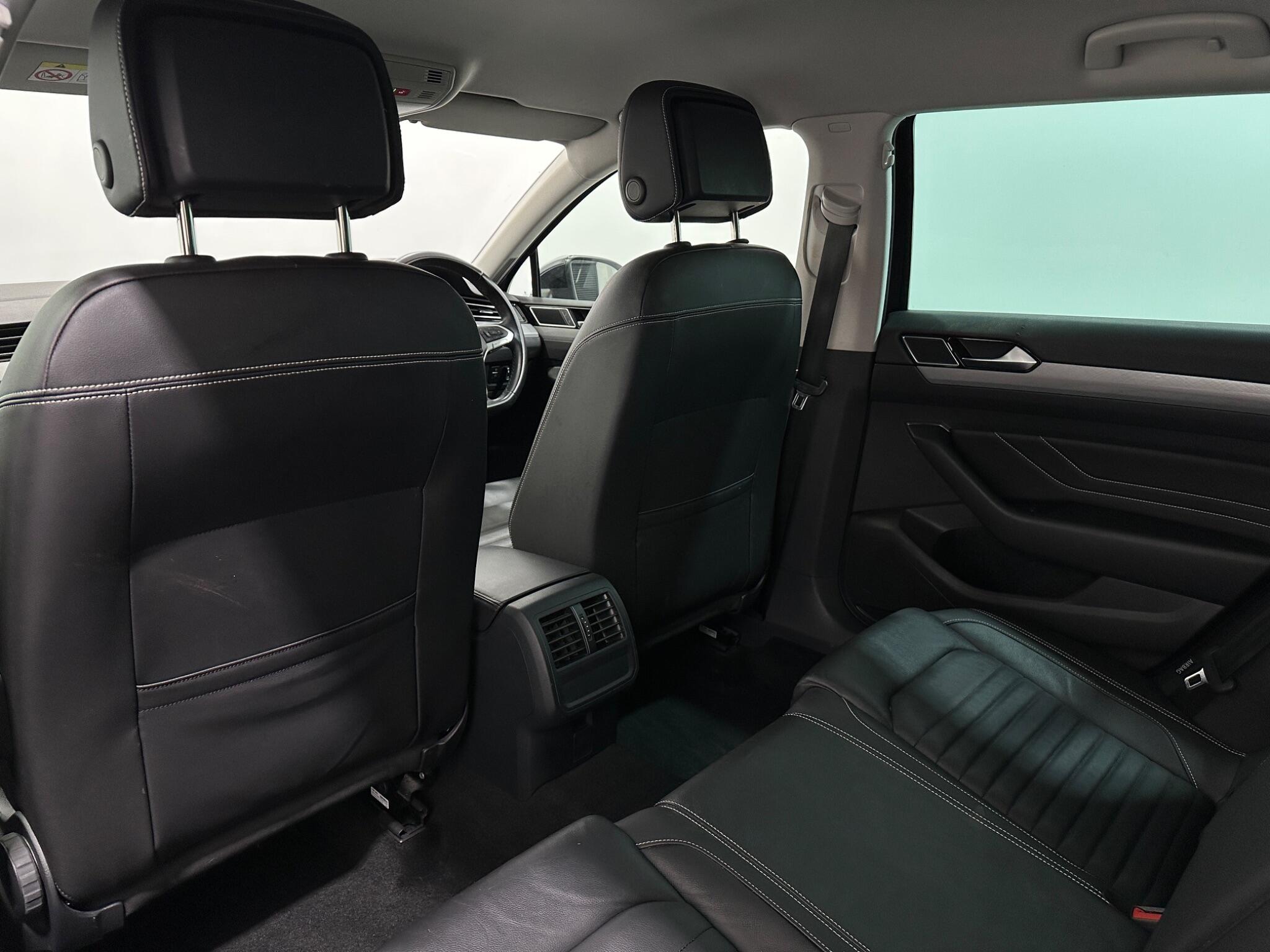 Volkswagen Passat view 38
