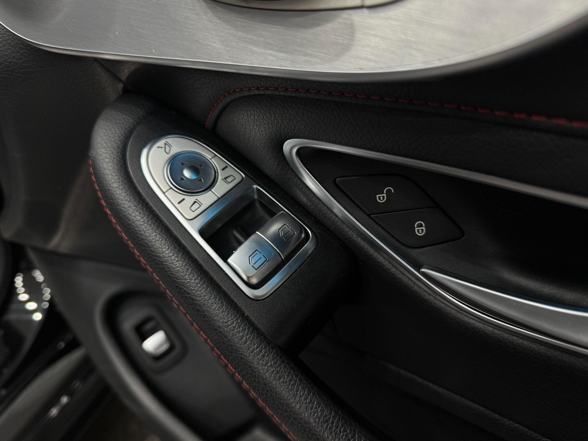 Mercedes-Benz C-Class view 13