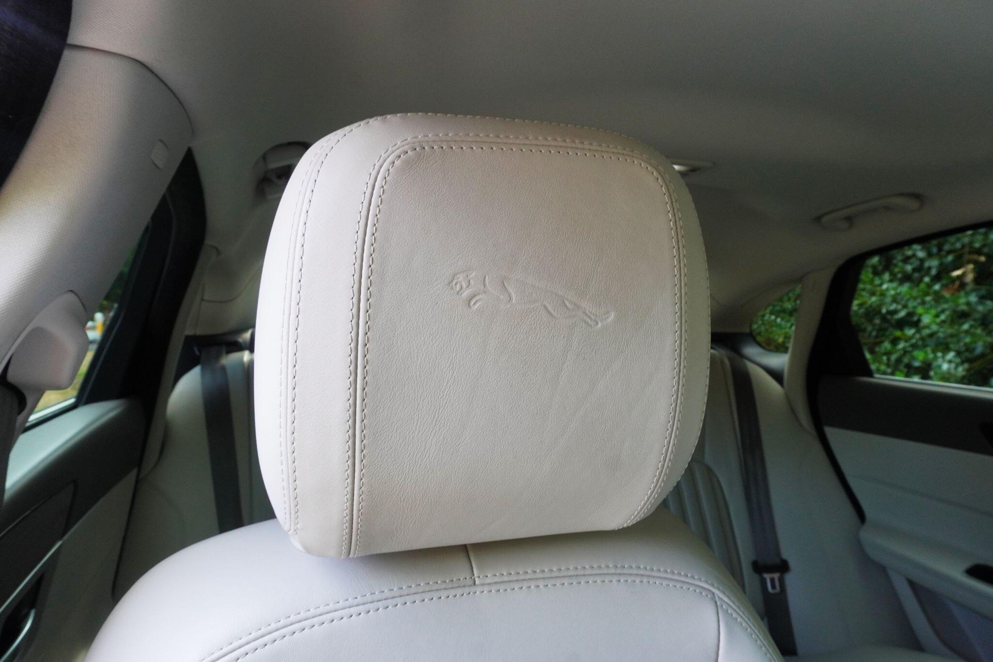 Jaguar XF view 22