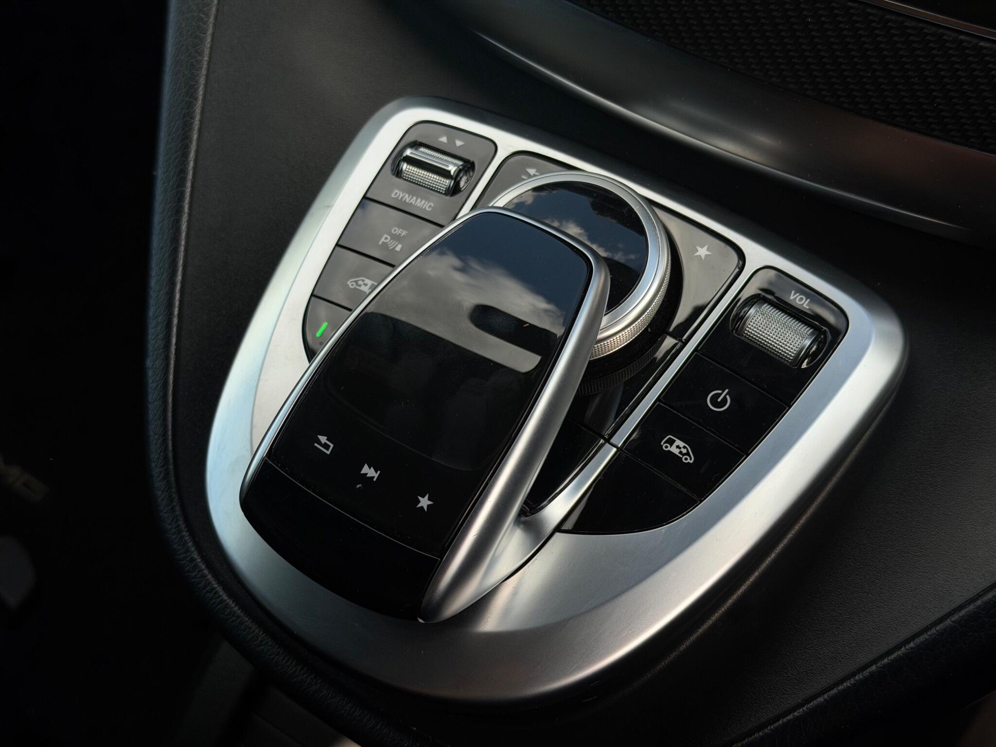 Mercedes-Benz V Class view 21