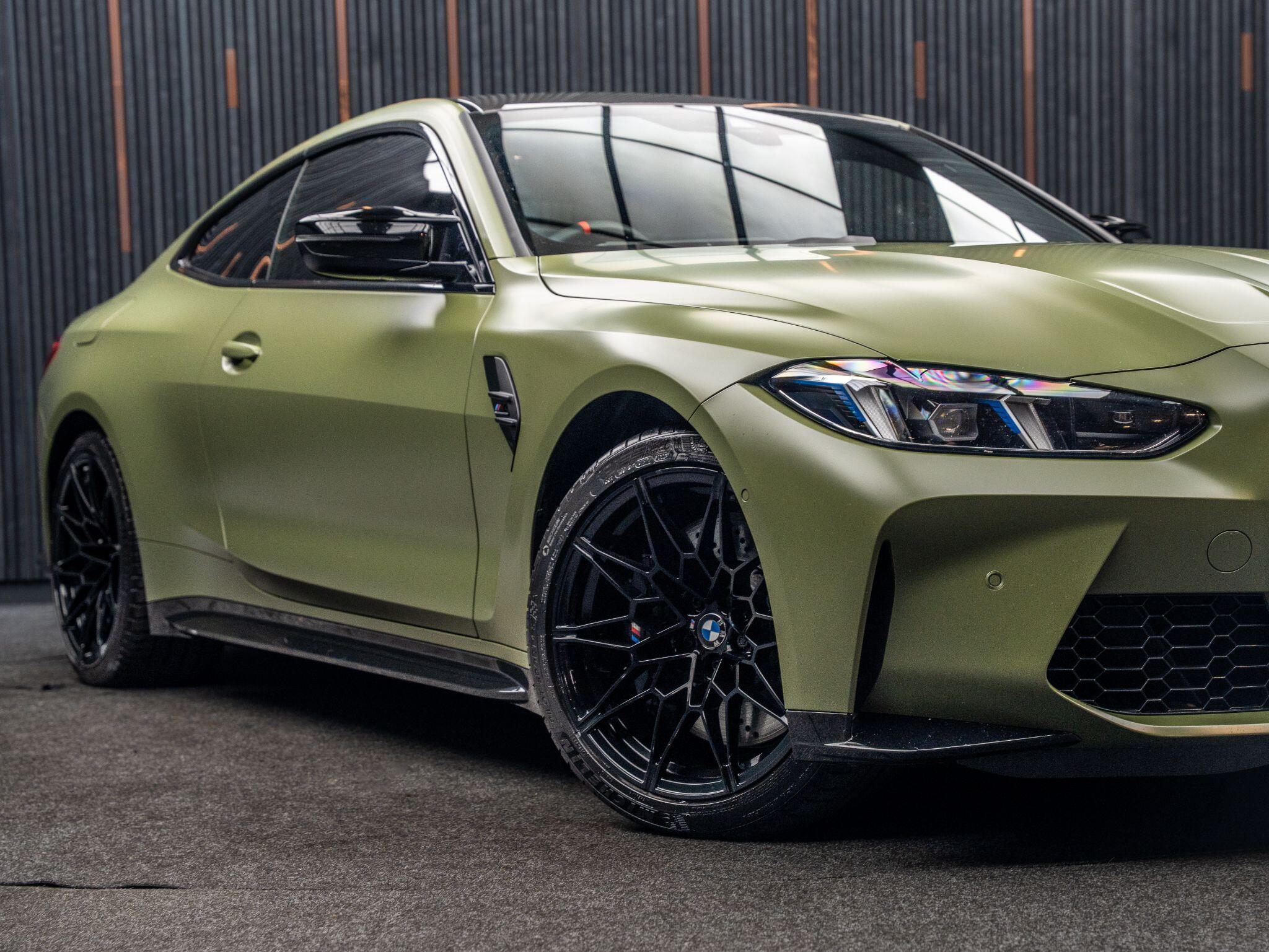 BMW M4 view 7