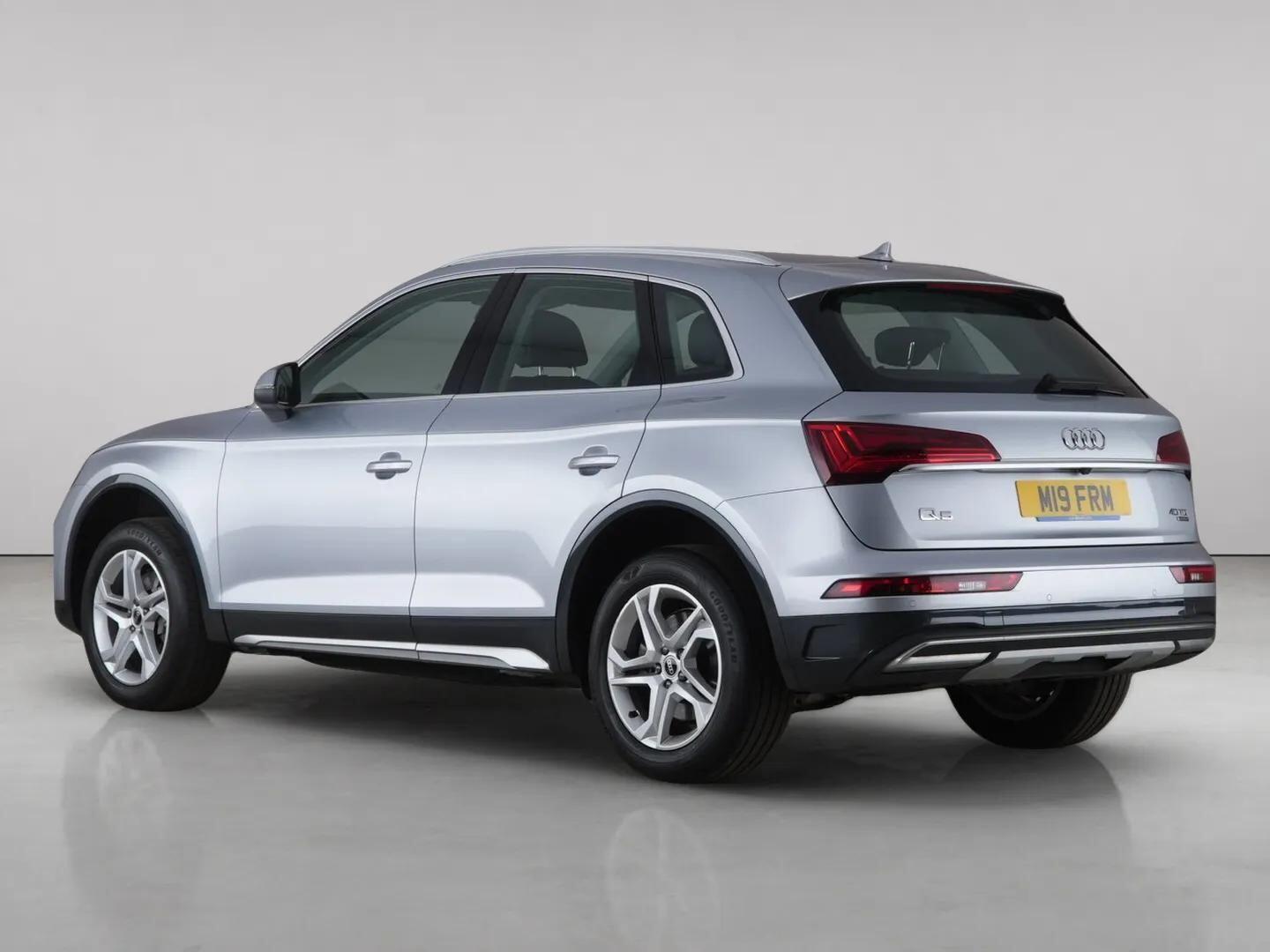 Audi Q5 view 9
