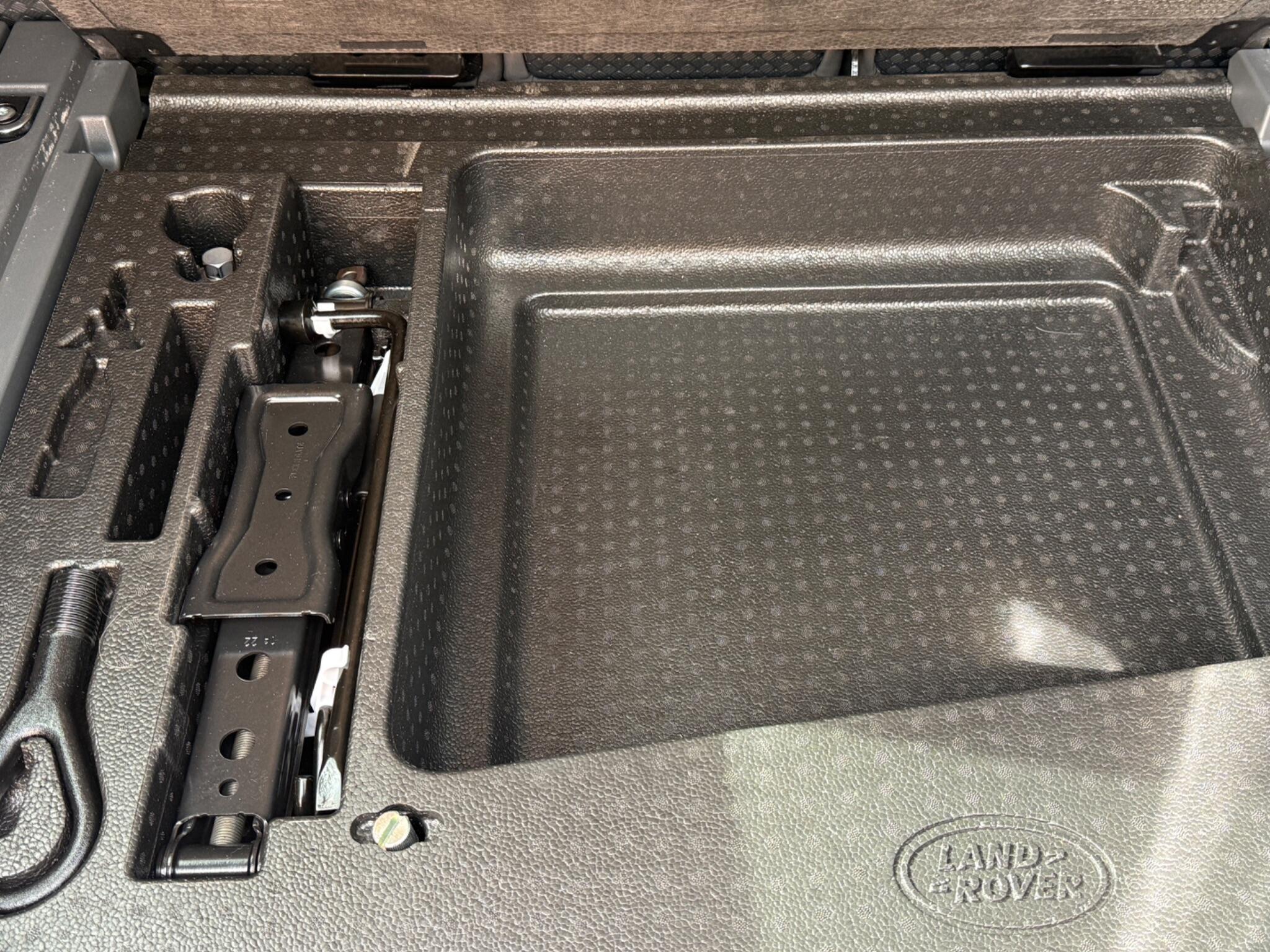 Land Rover Defender view 16