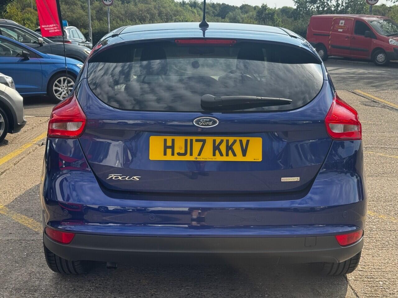 Ford Focus view 13