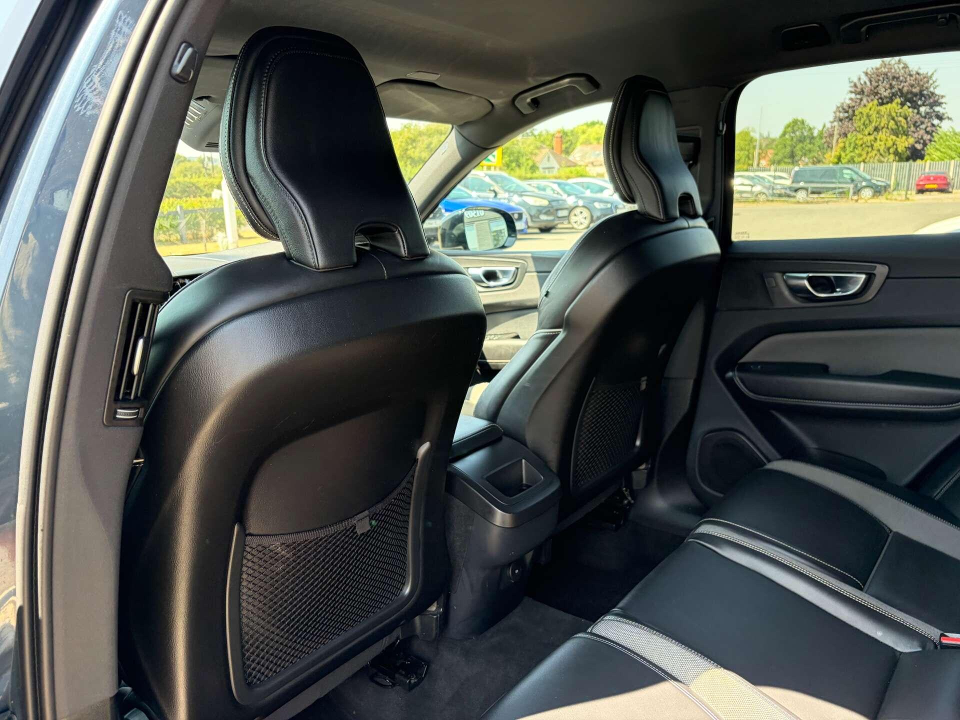 Volvo XC60 view 22