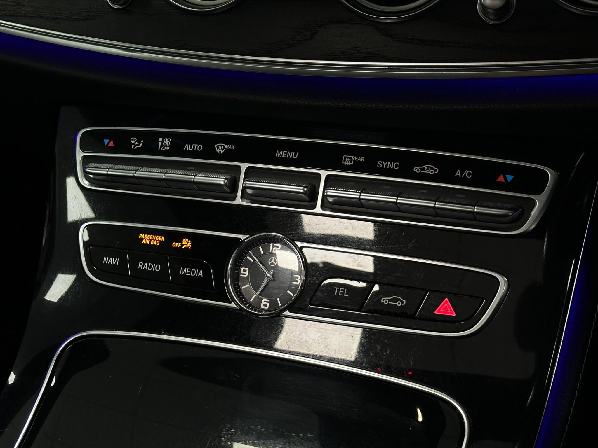 Mercedes-Benz E Class view 28