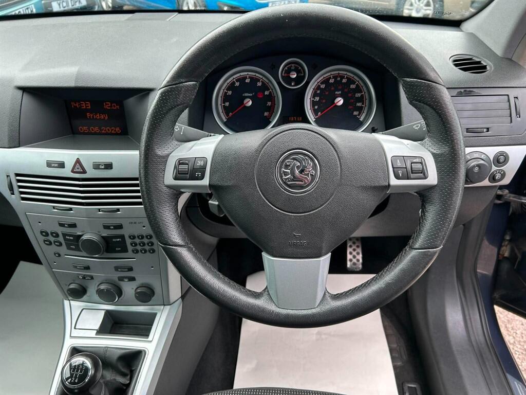 Vauxhall Astra view 9