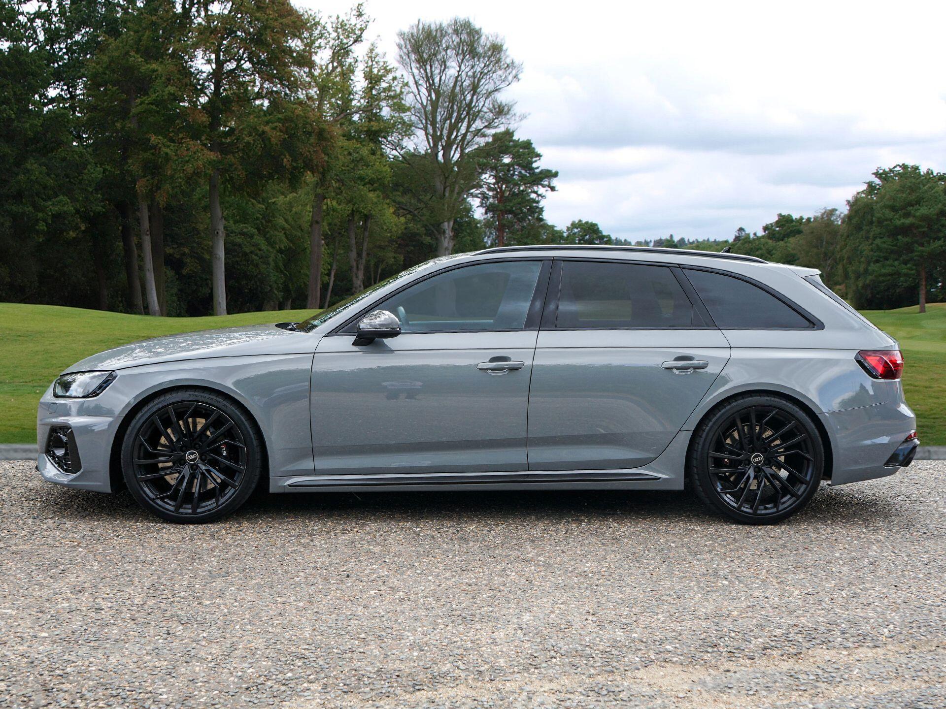 Audi RS4 Avant view 2