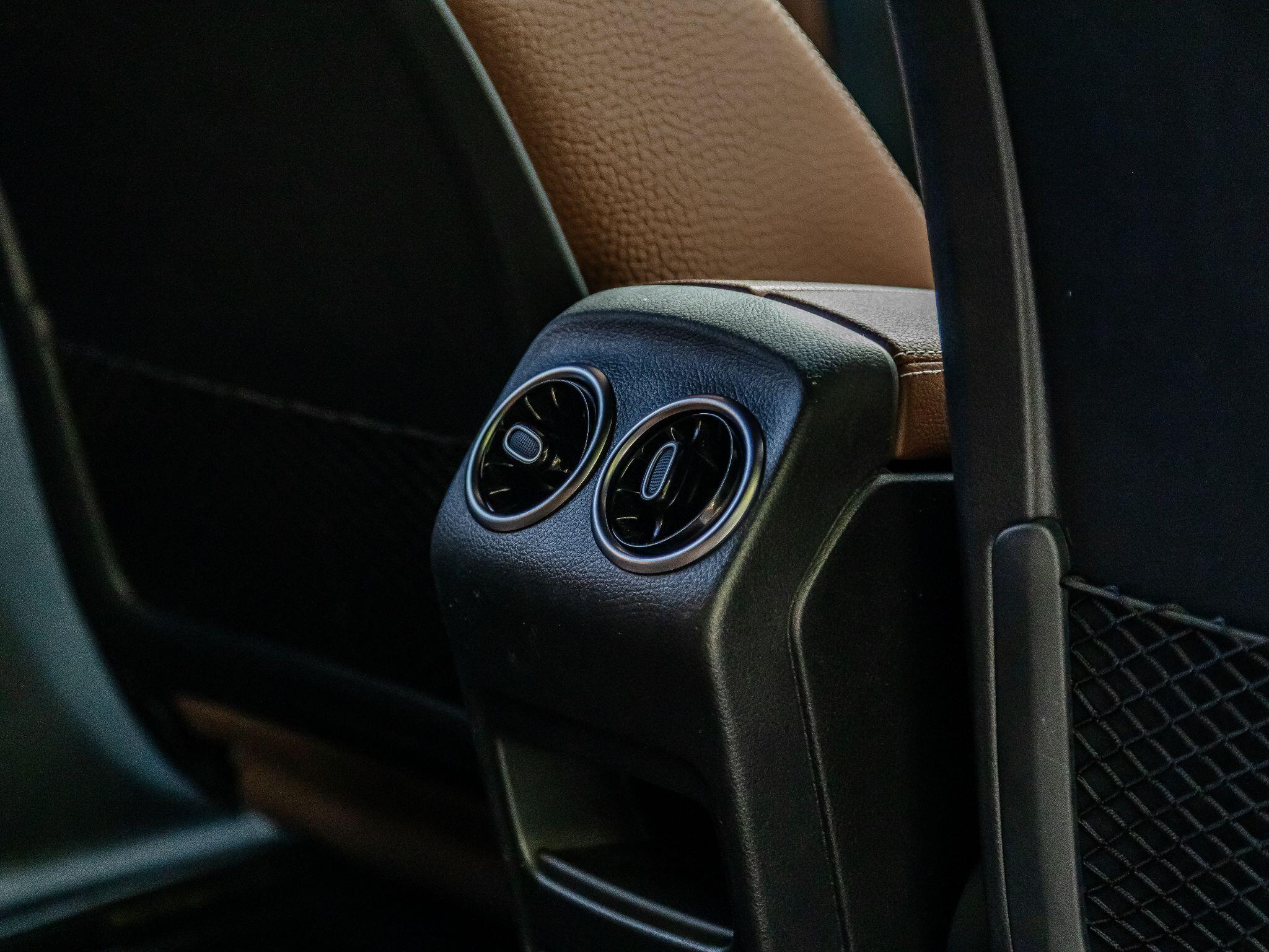 Mercedes-Benz GLA view 20
