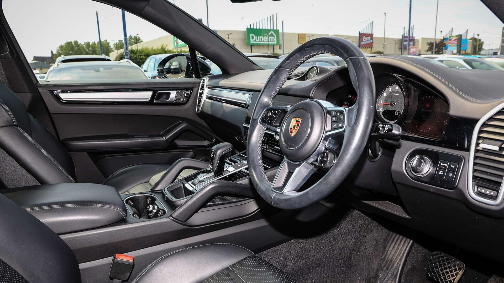 Porsche Cayenne view 13