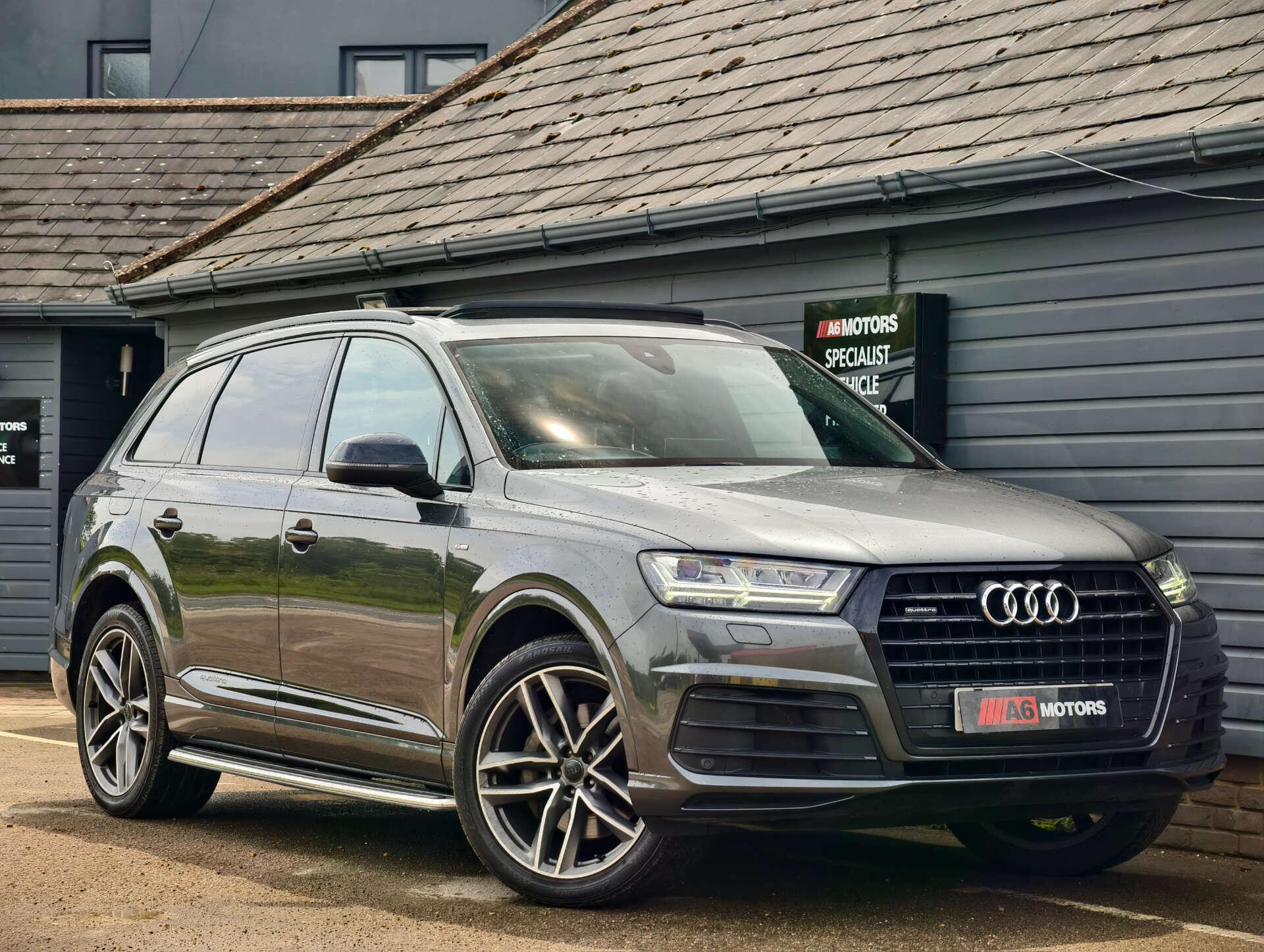 Audi Q7 view 3