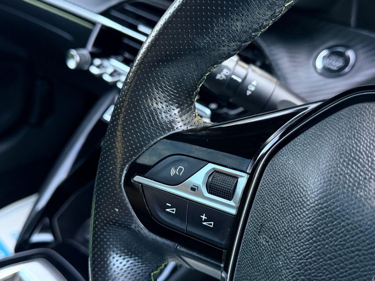 Peugeot E-208 view 32