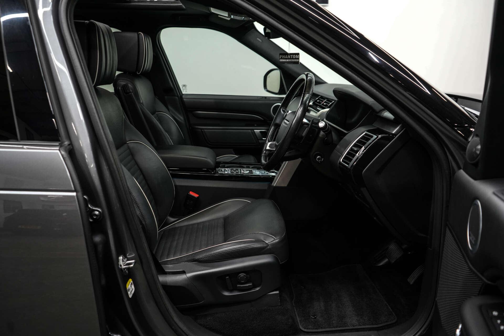 Land Rover Discovery view 16