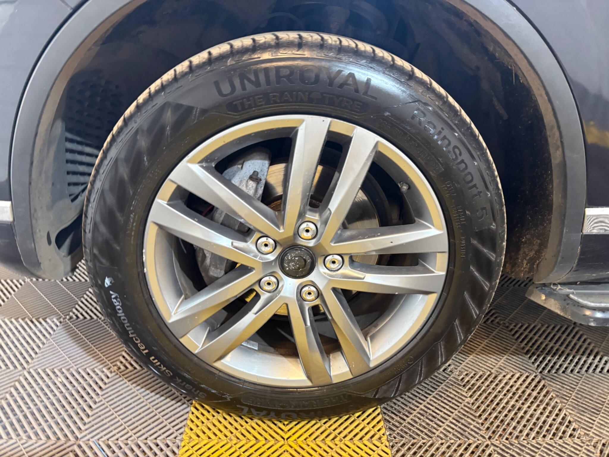 Volkswagen Touareg view 57