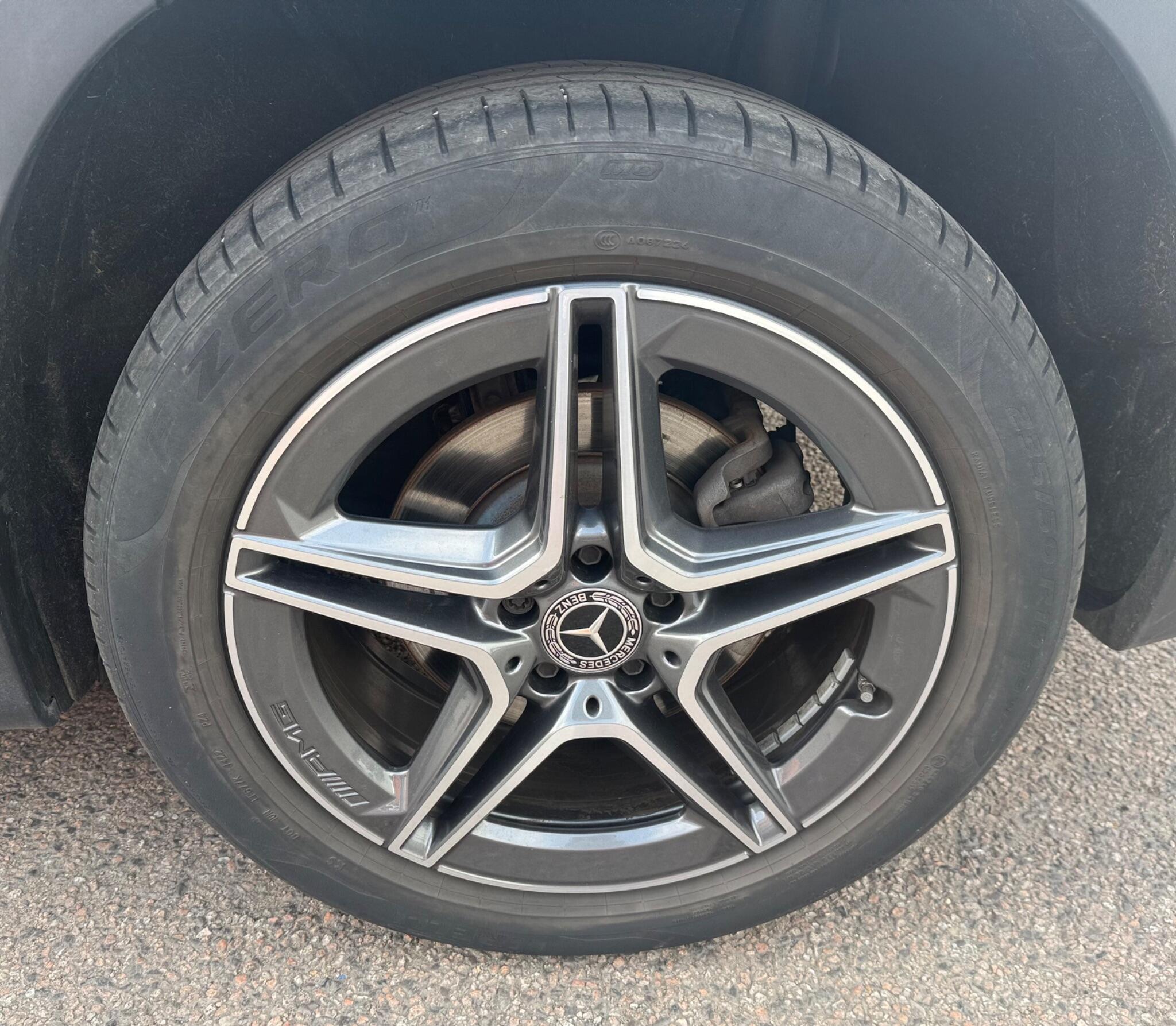 Mercedes-Benz GLB view 17
