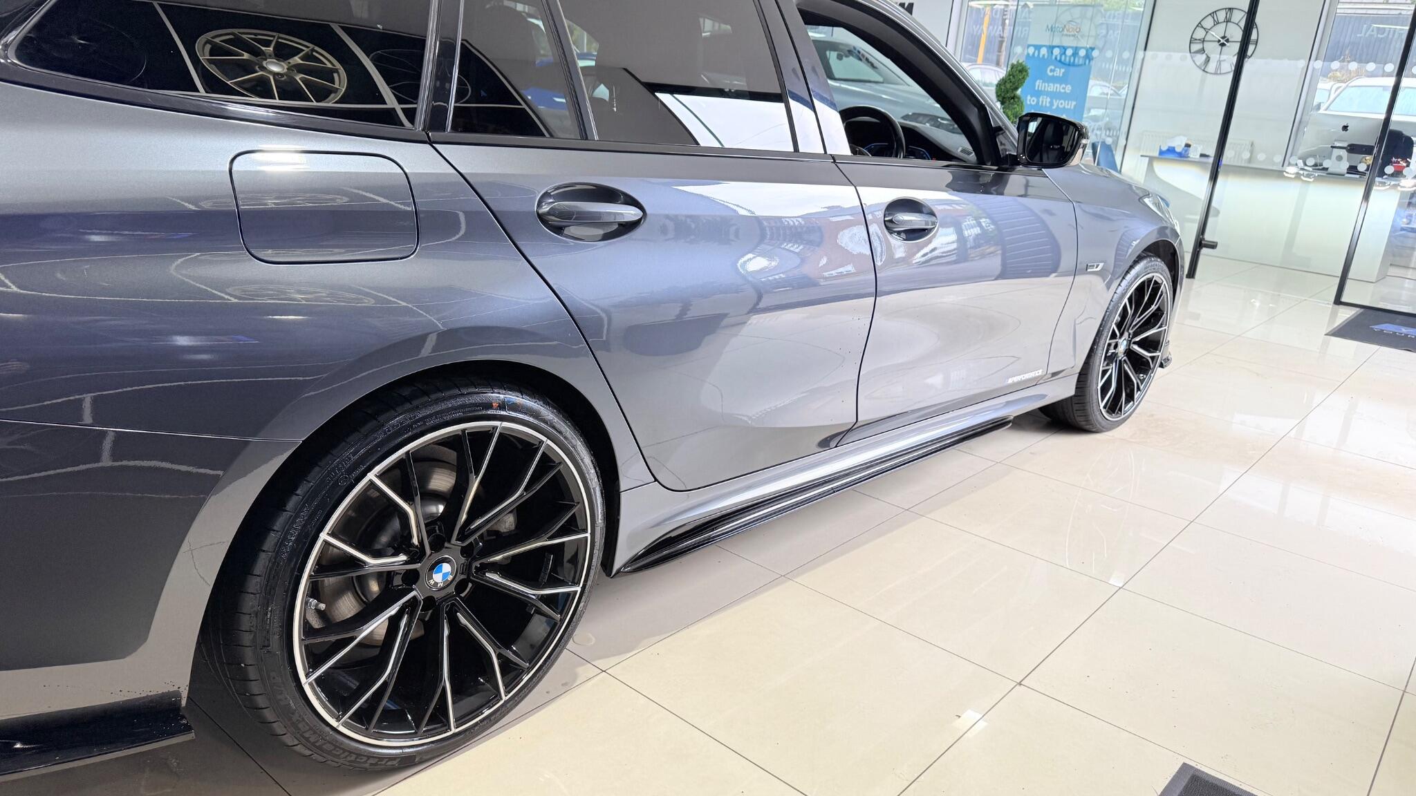BMW 3 Series view 21