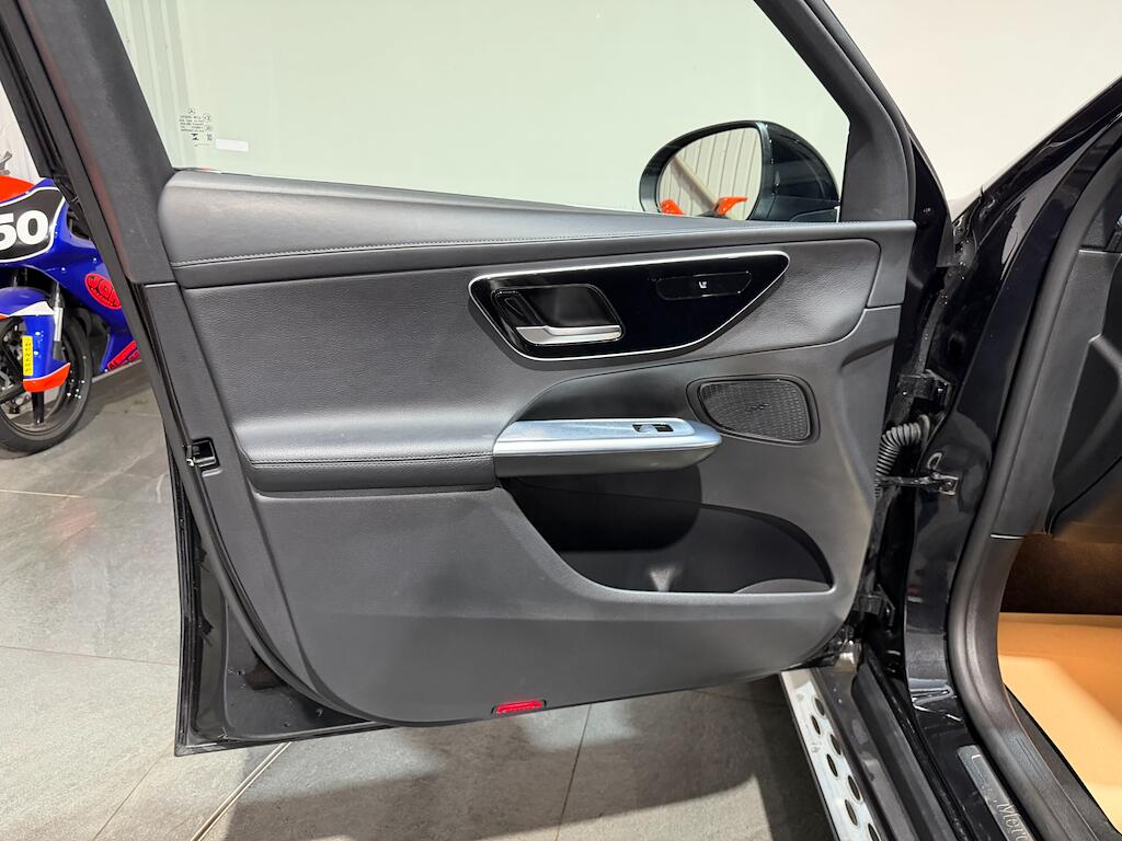 Mercedes-Benz GLC view 41
