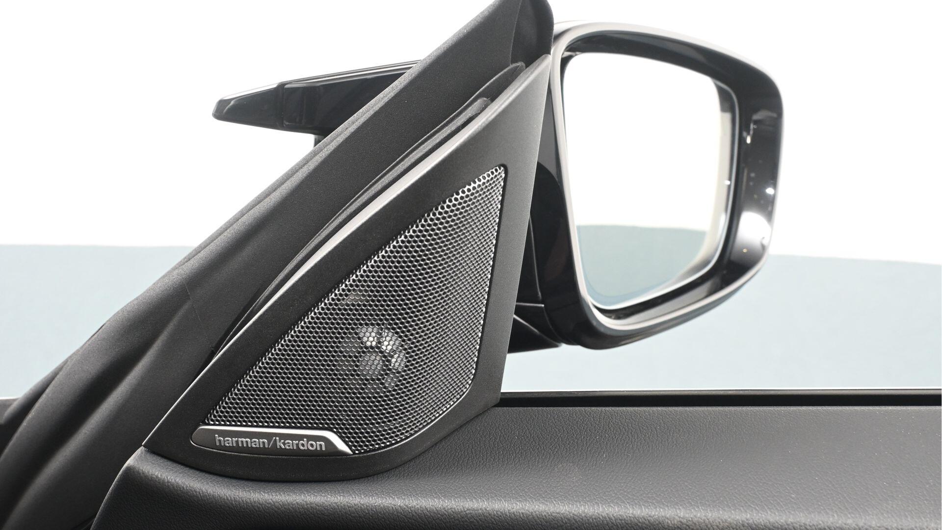 BMW i4 view 30
