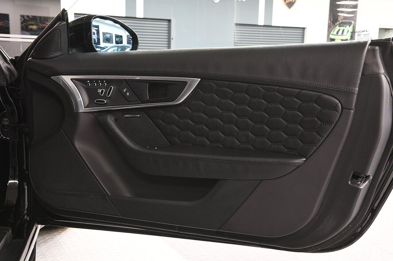 Jaguar F-Type view 28