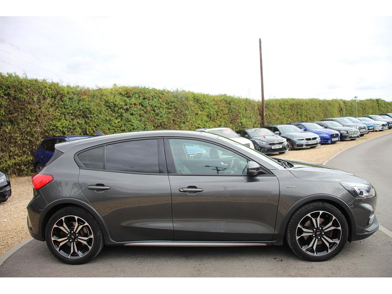 Ford Focus view 6