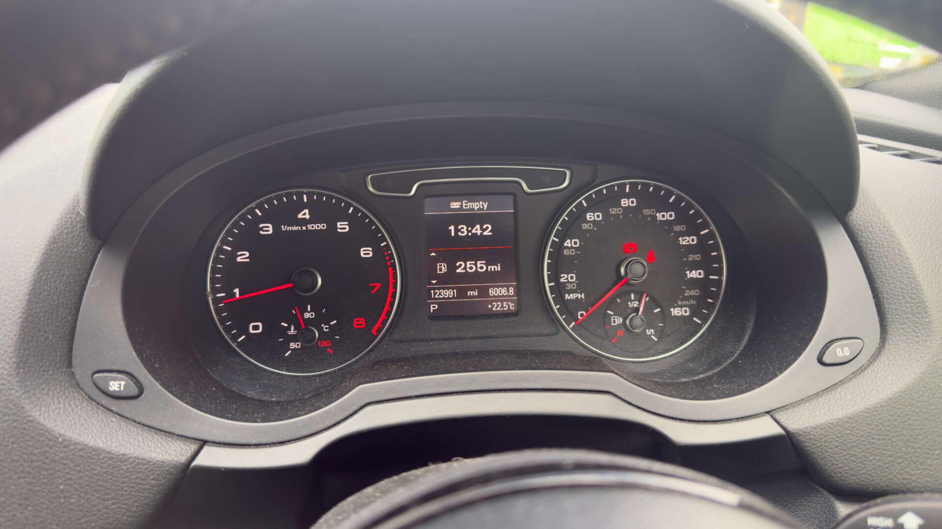 Audi Q3 view 15
