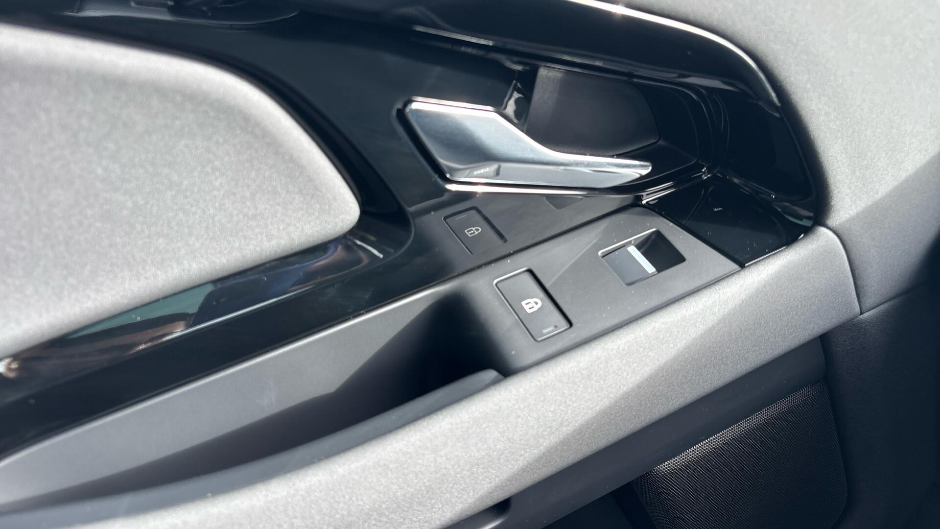 Land Rover Range Rover Evoque view 40