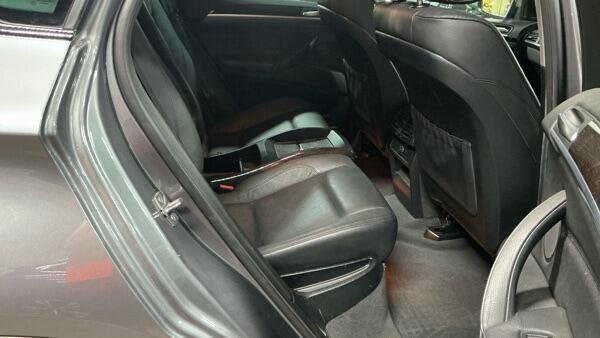 BMW X6 view 3