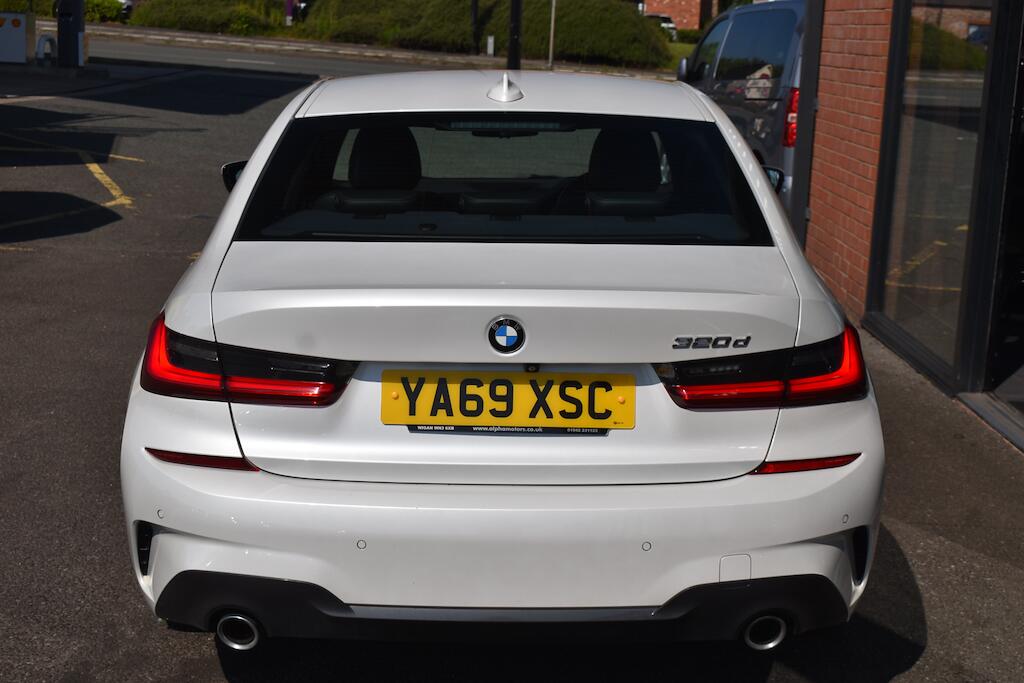BMW 3 Series view 8