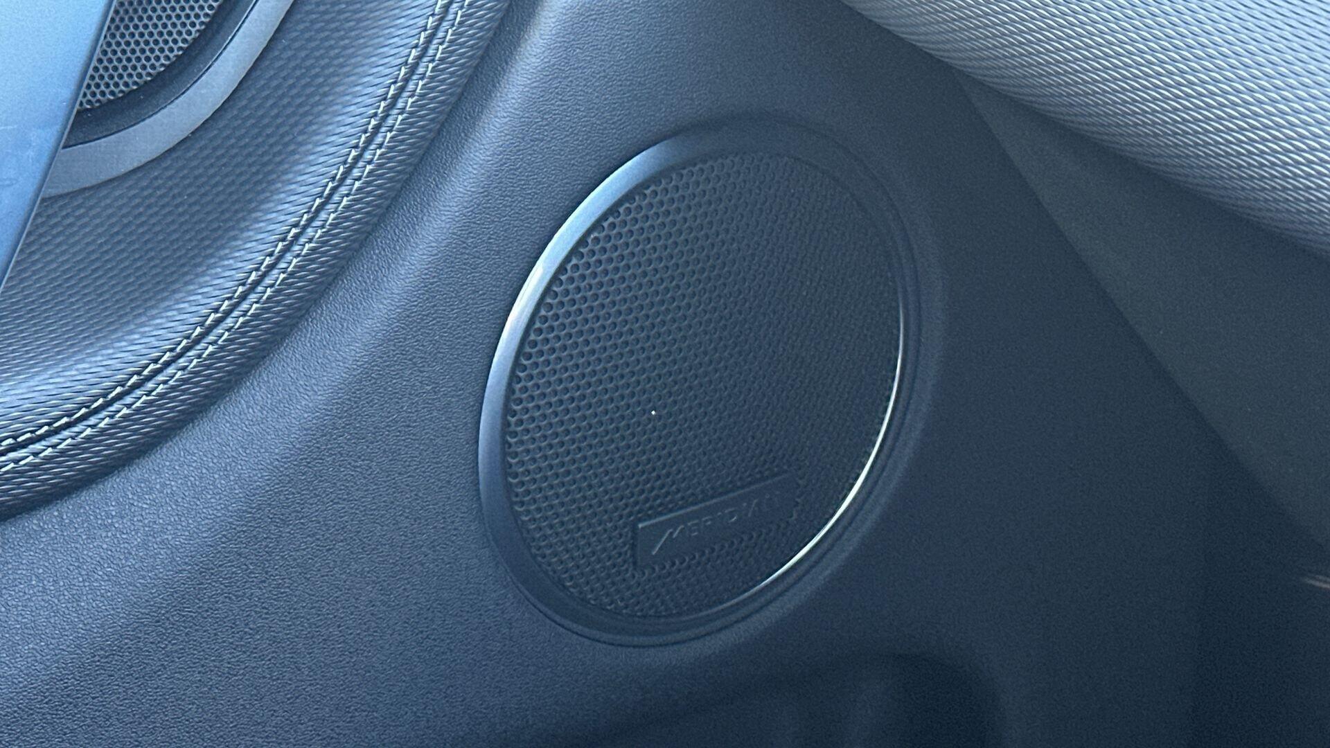 Land Rover Discovery Sport view 25
