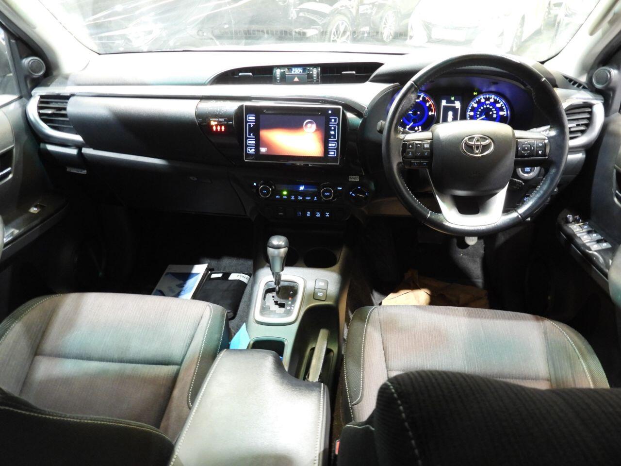 Toyota Hilux view 11