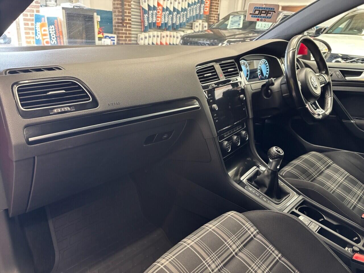 Volkswagen Golf view 22