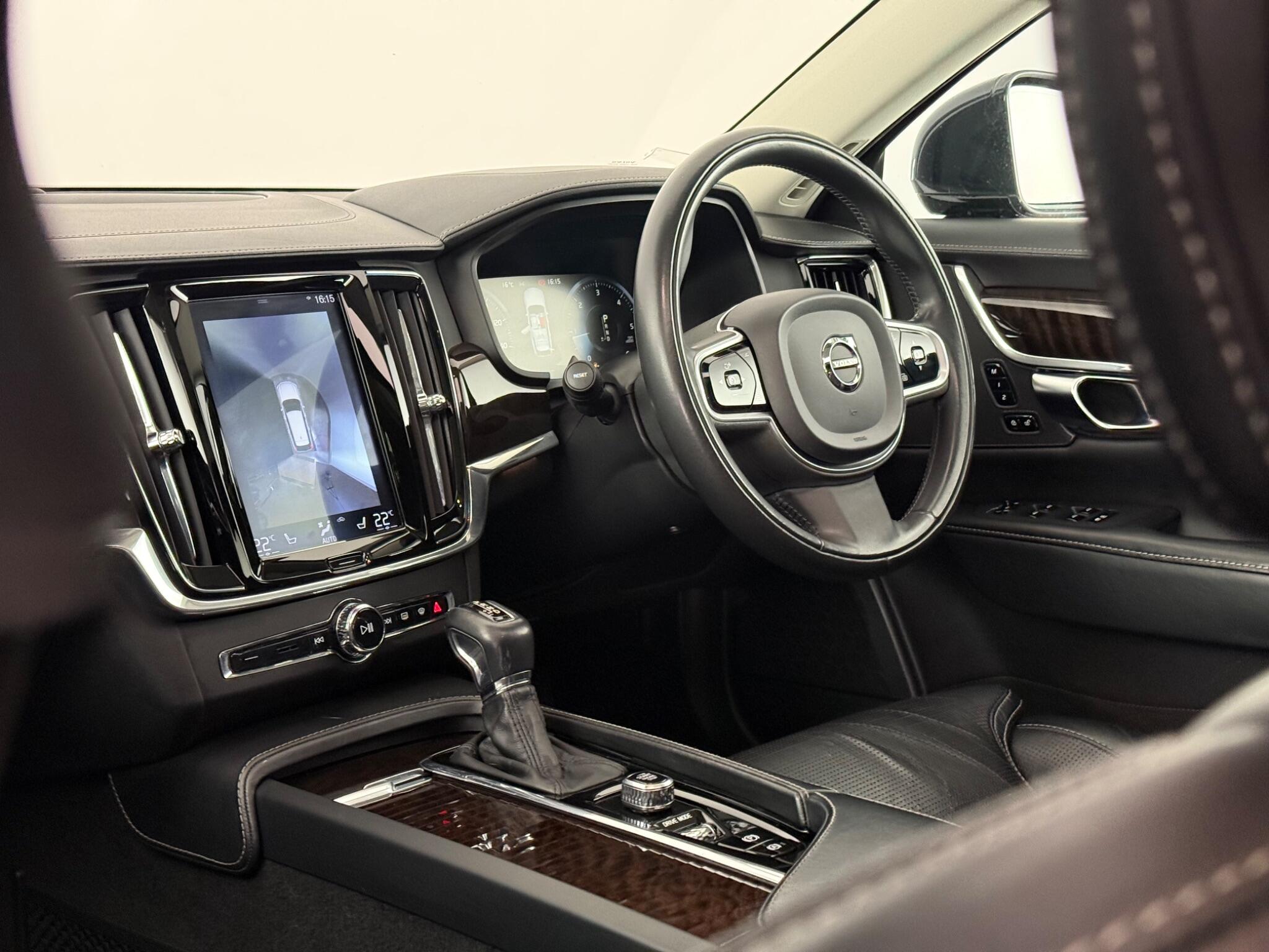 Volvo V90 view 3