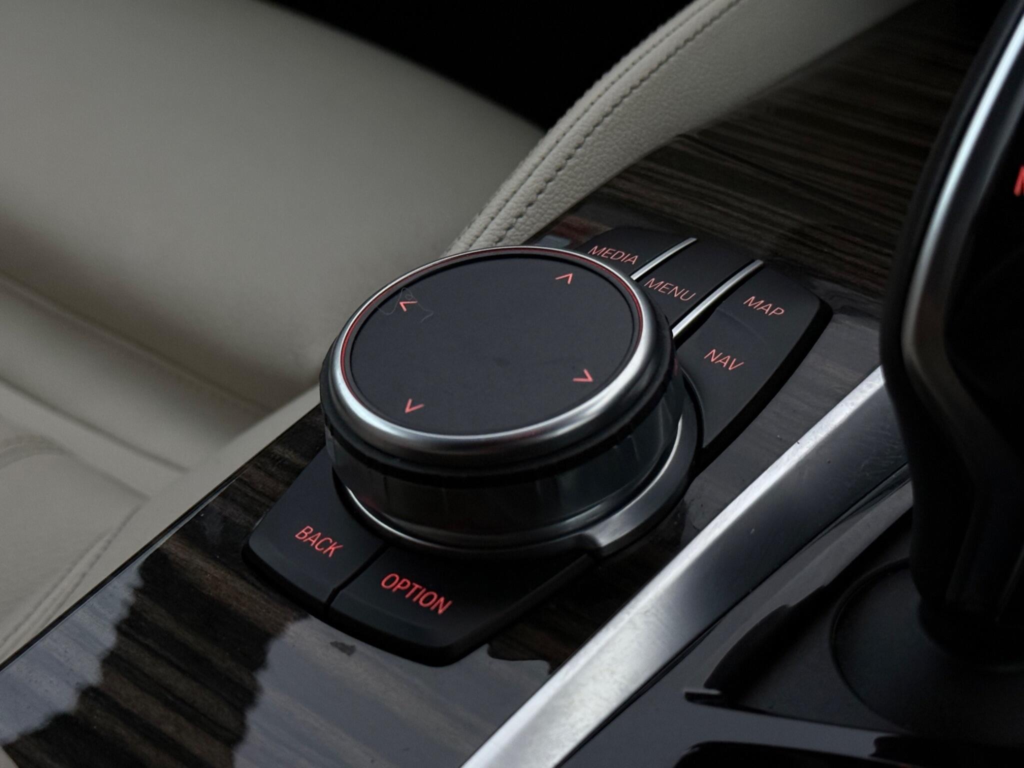 BMW 5 Series view 23